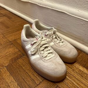 ADIDAS Women’s  2024 Valentine’s Day collection sneakers only worn once so cute